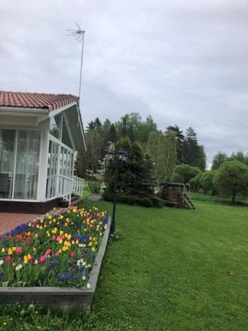Wonderful Cottage By The Lake Hautjarvi Exteriör bild