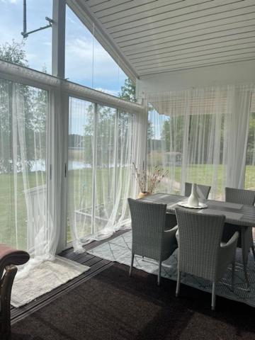 Wonderful Cottage By The Lake Hautjarvi Exteriör bild